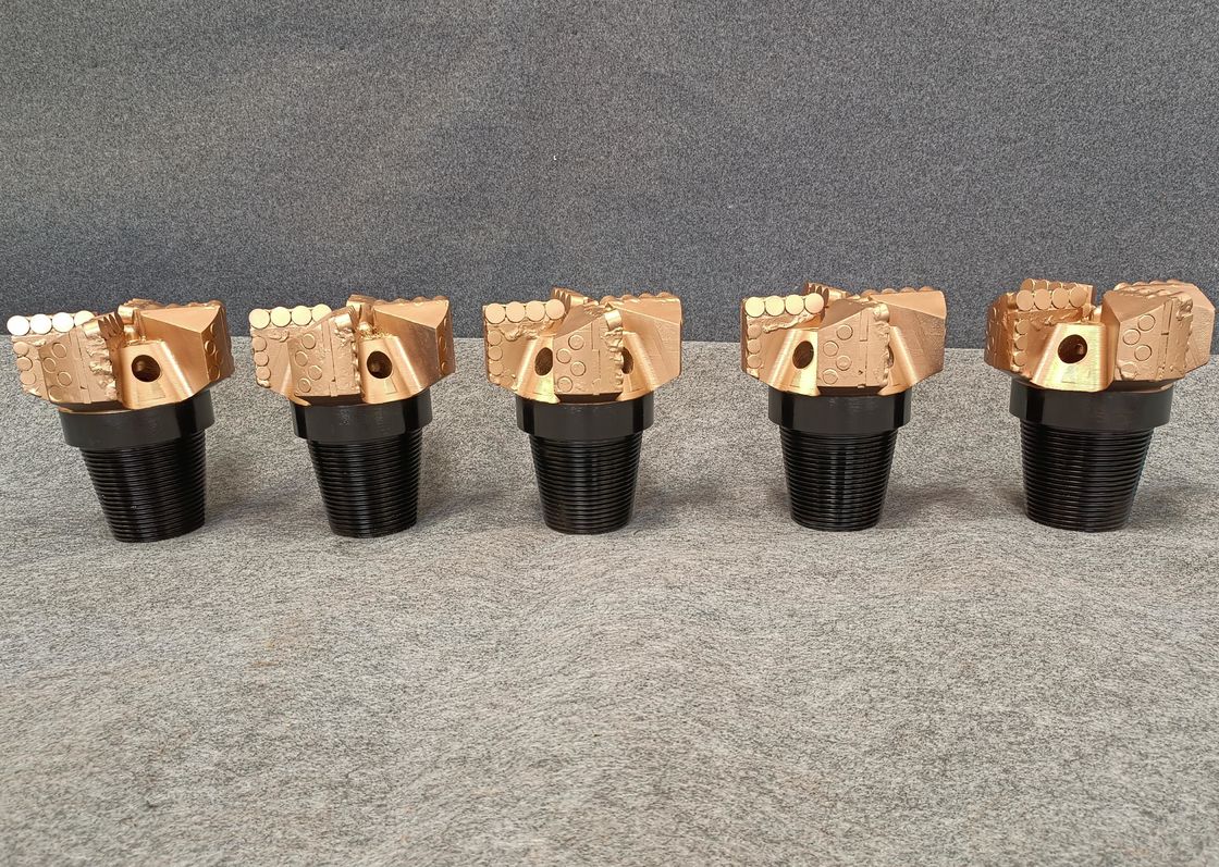 Sistema de trozos redondos de arrastre de aleación de acero resistente al desgaste para formación de perforación media