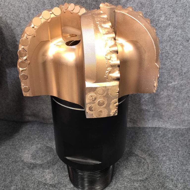 Perforaciones PDC de diseño eficiente para secuencias de esquisto suave a media con color de baja abrasividad