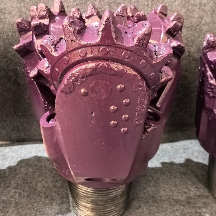 Acero al carbono Tricone Roca de tres trozos de cono de rodillo trozos de roca de perforación de pozos de agua Industrias de la construcción