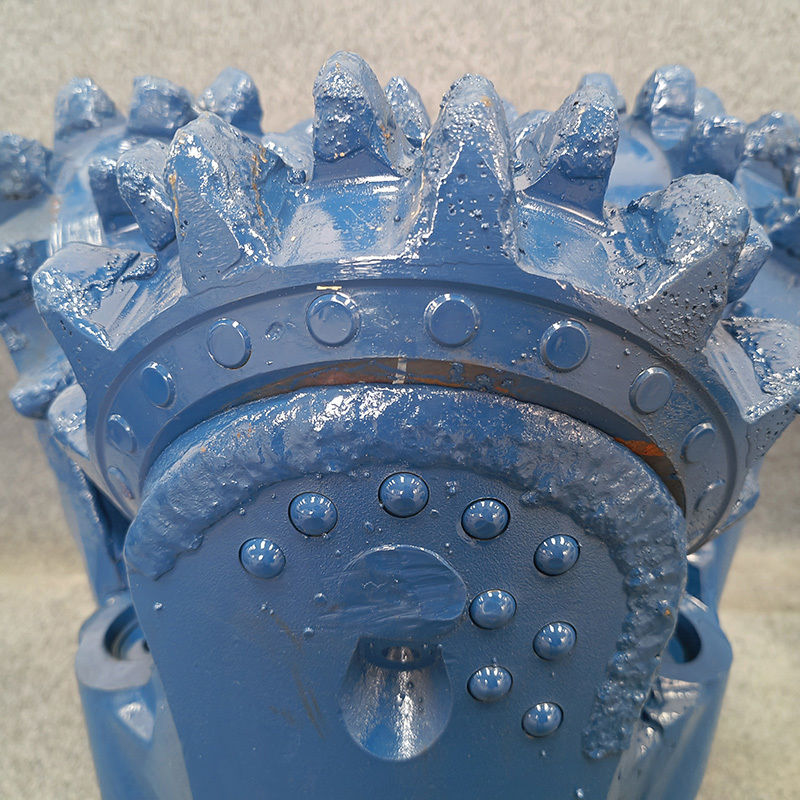 Broca de perforación tricónica con cojinetes de rodillos / cojinetes de diario para perforación duradera de pozos de agua y rocas